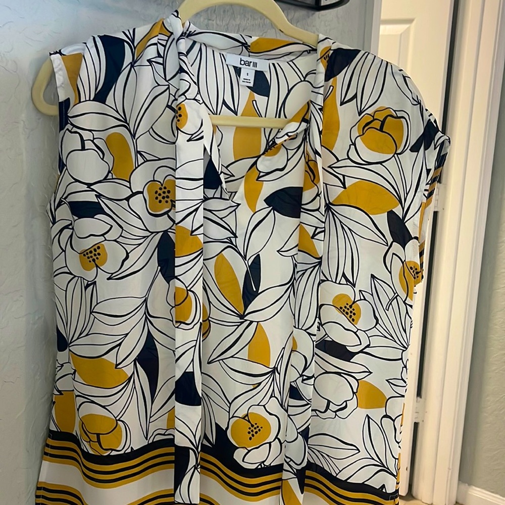 Great floral top yellow and black